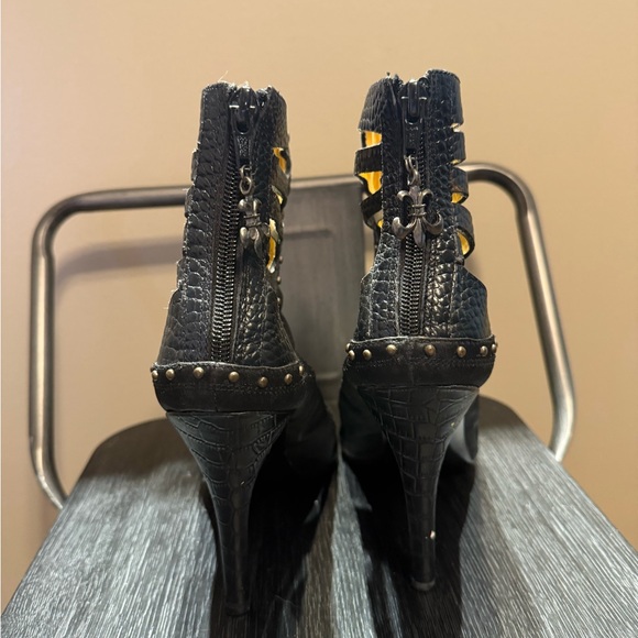 Hale Bob Black and Gold Cutout Heeled Boots Sz 9.5 - Picture 6 of 12